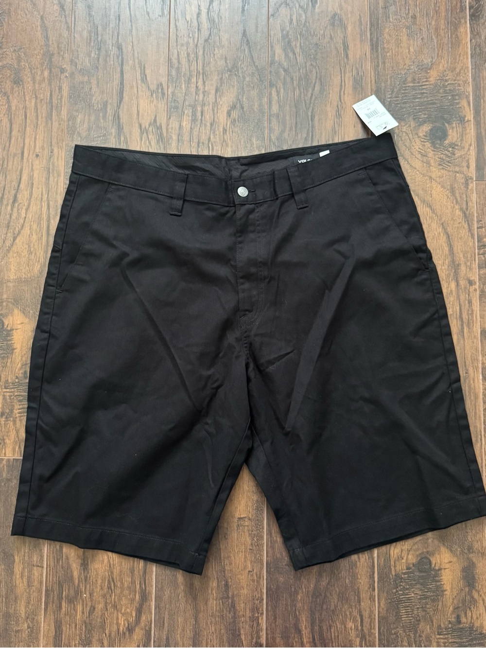 NWT  Volcom Size 38 Black Vmonty Chino Shorts